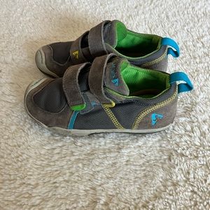 PLAE Kids Sneakers in Gray and Green